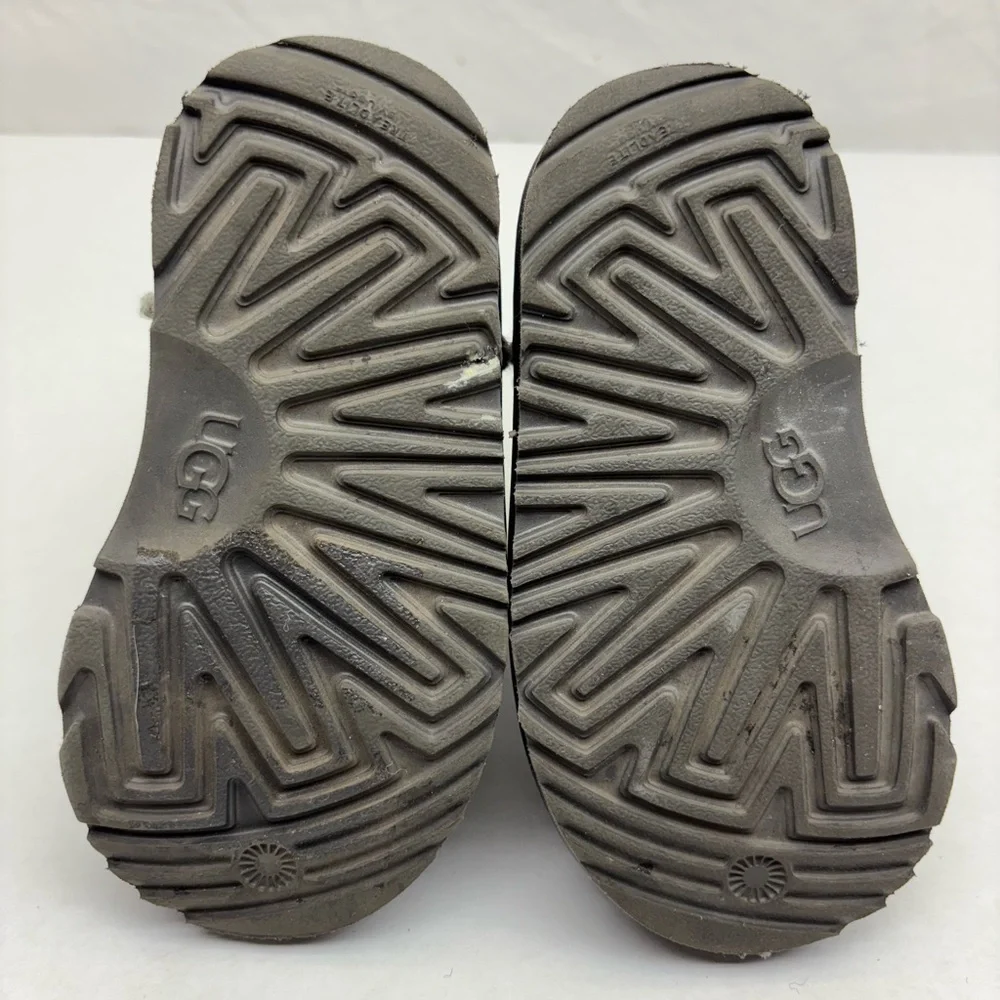 UGG Gray Classic Boot sz 8 toddler girl